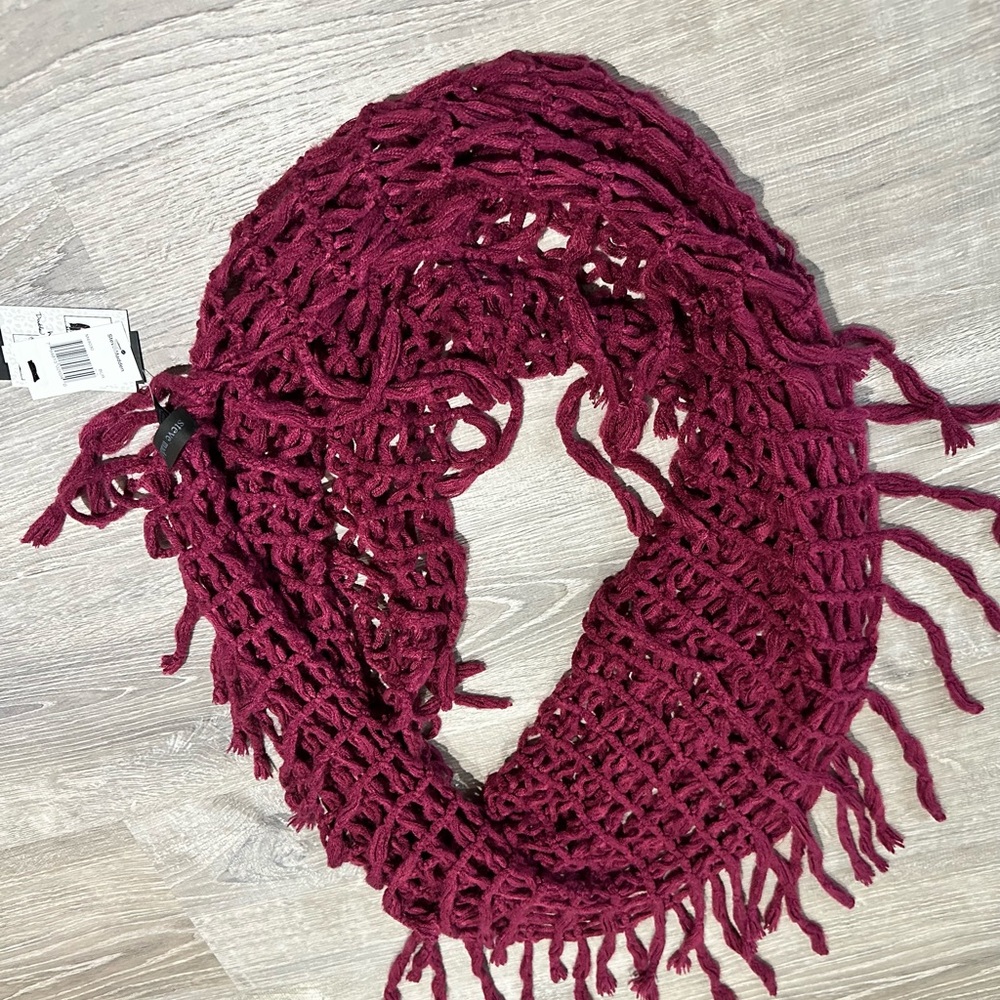 Steve Madden knit fringe infinity scarf - new with tags